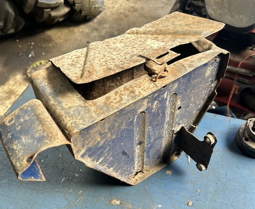 Leyland tractor toolbox 270 - tractor,