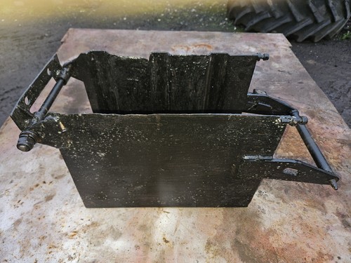 Leyland tractor battery - battery, box.